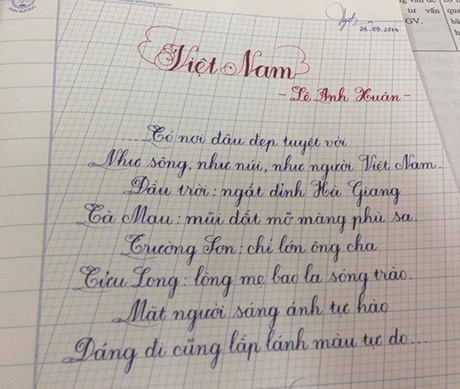 Hồng Ngát rất thích luyện chữ đẹp. Cô thường chép tay những bài thơ, tác phẩm văn chương yêu thích.