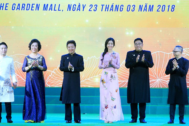 Dẫu là thành viên trẻ nhất trong ban giám khảo, thế nhưng đây đã lần thứ hai Đỗ Mỹ Linh ngồi ghế nóng của cuộc thi Duyên Dáng Áo Dài.