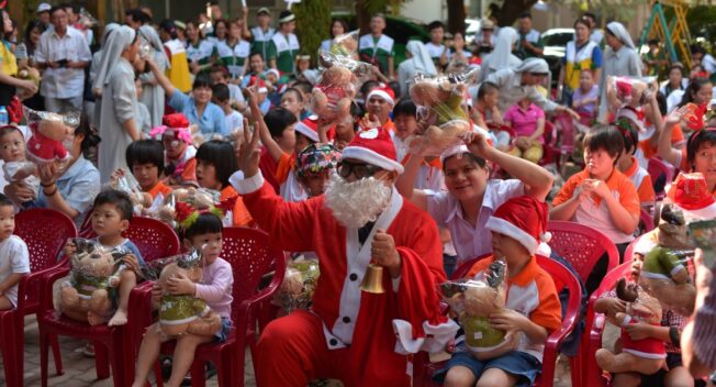 Chương trình từ thiện: Thắp sáng giáng sinh – Ấm áp yêu thương