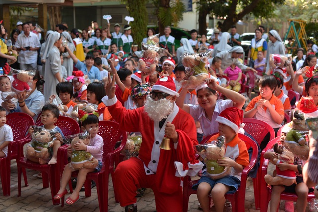 Chương trình từ thiện: Thắp sáng giáng sinh - Ấm áp yêu thương - 1