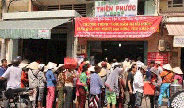 Chuyện khó tin về “những người giàu” ở quán cơm… nghèo nhất Sài Gòn