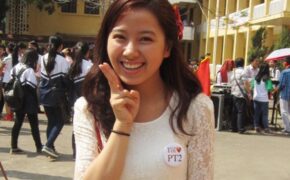 Teen chuyên Nguyễn Huệ nhảy tưng bừng mừng 65 năm thành lập trường