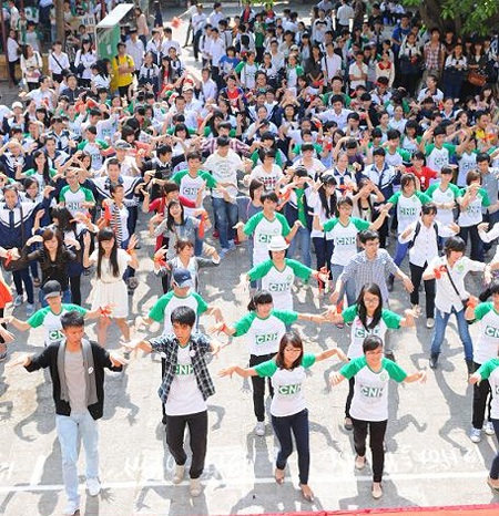 Bên cạnh hoạt động nhảy flashmob...