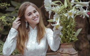 Cô gái Nga đem lòng yêu áo dài và Hà Nội