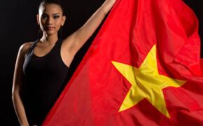 Bộ ảnh đặc biệt của người đẹp hoàn vũ với cờ tổ quốc