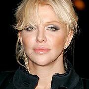 Courtney Love lên mạng tìm người giống chồng cũ