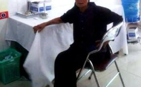 Cụ bà nghèo được bác sĩ góp tiền tiêm vắc xin phòng dại