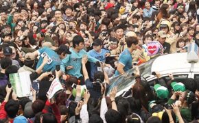 Giới trẻ “cuồng” thần tượng do sức ép học tập quá lớn?