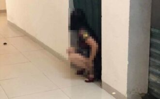 Vỡ mộng ở chung cư: Phóng uế trong thang máy, ném đồ rơi tự do