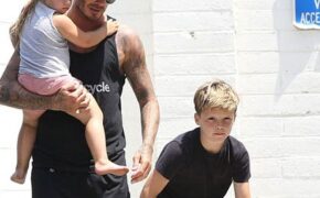 David Beckham đảm đang trông con
