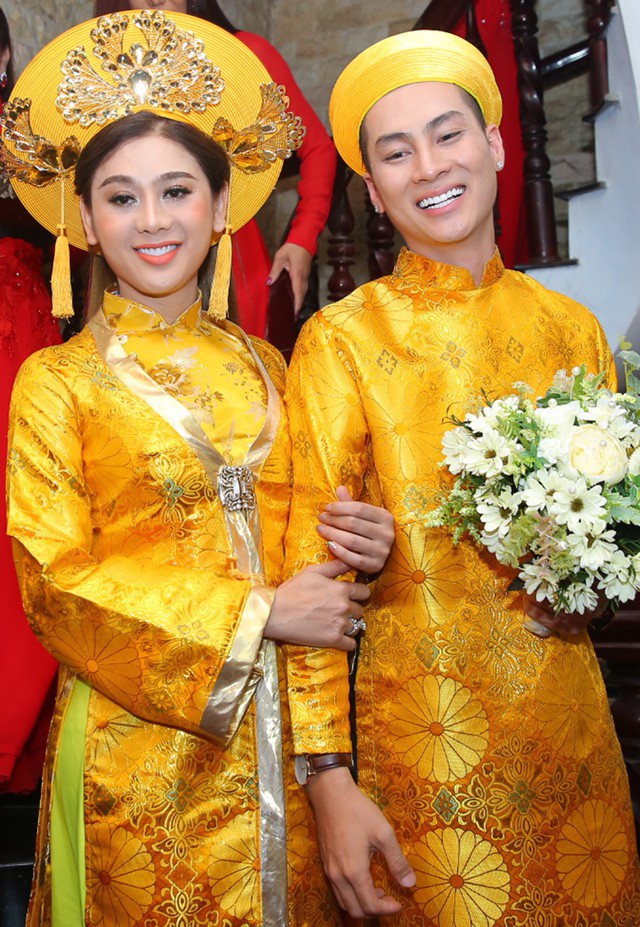 Thành công nhất của Lâm Khánh Chi từ khi chuyển giới có lẽ ở cuộc sống riêng, cô đã có được một đám cưới đẹp như cổ tích bên người bạn trai kém 8 tuổi Trần Phi Hùng.