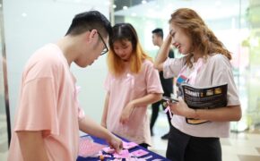 Sinh viên Greenwich hưởng ứng ngày phòng chống ung thư vú