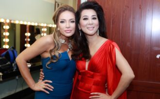Danh ca Thanh Hà tự tin đọ vẻ gợi cảm cùng MC Kỳ Duyên