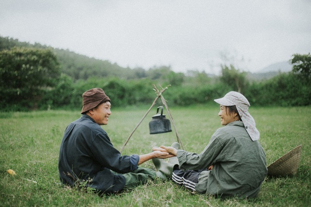 Hạnh phúc bình dị của cặp vợ chồng nông dân Hà Tĩnh trên cánh đồng ngô  - 8