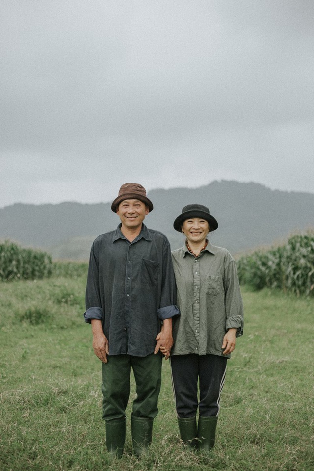 Hạnh phúc bình dị của cặp vợ chồng nông dân Hà Tĩnh trên cánh đồng ngô  - 4
