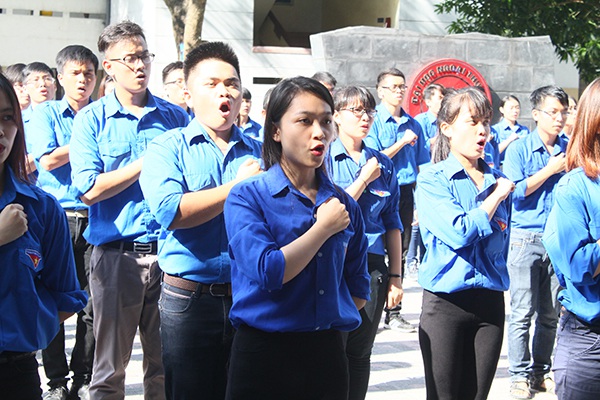 Sinh viên tình nguyện ĐH Ngoại thương trong ngày ra quân chiến dịch Mùa hè xanh cách đây không lâu.