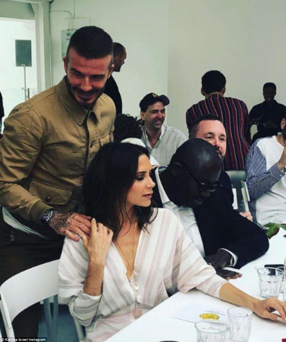 David Beckham nhìn vợ đắm đuối sau tin đồn ly dị - 14