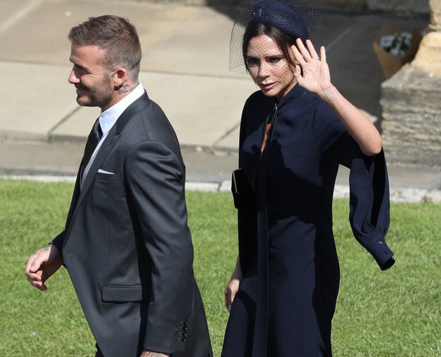 Tại sao Victoria Beckham mang khuôn mặt “đau khổ” đến đám cưới hoàng gia? - 3