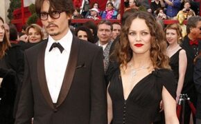 Johnny Depp đã chia tay Vanessa Paradis từ 2 năm trước