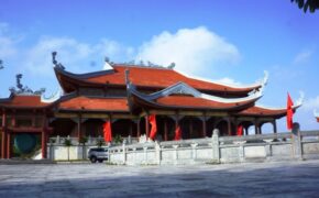 Đền thờ Bà mẹ Việt Nam anh hùng “ngập” rác sau Tết