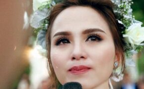 Hoa hậu Diễm Hương xúc động bật khóc trong đám cưới