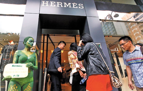 Đi mua túi Hermès: 