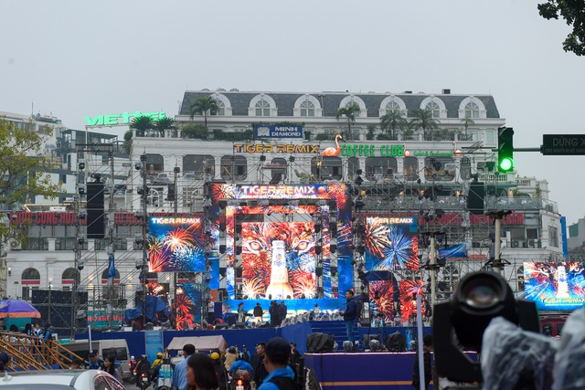 Những điểm xem countdown 2020 đông vui nhất ở Hà Nội - 2