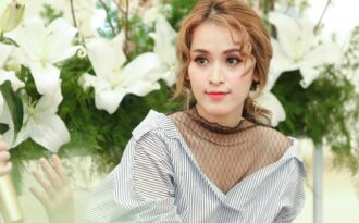 Tú Vi xuề xòa ở nhà, sexy “trễ nải” khi đi sự kiện