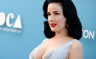 Mê mẩn trước nhan sắc của vũ nữ thoát y 42 tuổi