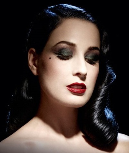 Ám ảnh với vẻ đẹp rực lửa của vũ nữ thoát y Dita Von Teese