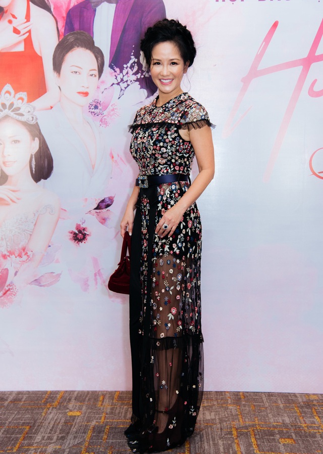 Diva Hồng Nhung 1.jpg