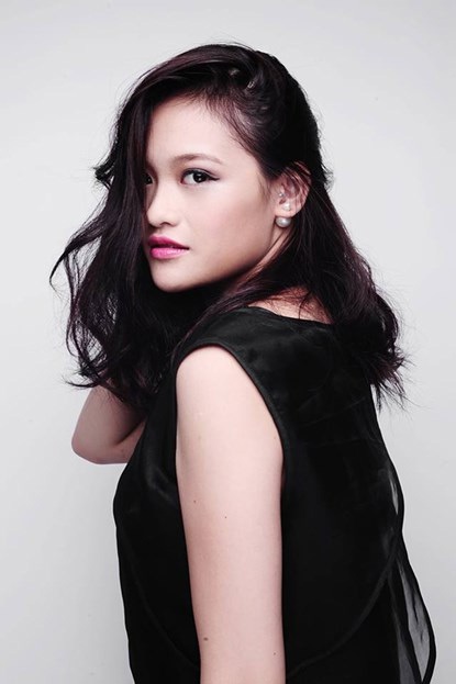 Thùy Anh “Bộ tứ 10A8”: “Bố mẹ tôi có ác cảm với nghệ thuật“ - 6 Vẻ xinh đẹp, quyến rũ của cô gái tuổi 20 khiến cho nhiều người không nhận ra Phan Linh ngày nào.