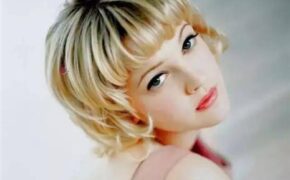 Drew Barrymore: Từ ngôi sao “nhí” nổi loạn tới bà mẹ tận tâm