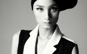 Lê Thuý hóa búp bê cá tính