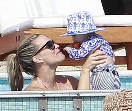 Siêu mẫu Molly Sims đón năm mới tại Cabo San Lucas, Mexico cùng chồng con