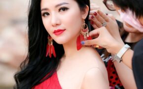 Phạm Thuỳ Dung xinh đẹp quyến rũ trong MV mới