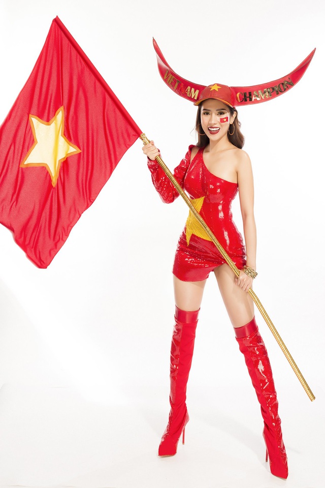 Niềm tự hào bóng đá giúp mỹ nhân Việt lọt Top tại Hoa hậu Du lịch Thế giới - 2