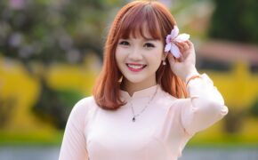 Nữ sinh Hà thành dịu dàng trong sắc hoa ban