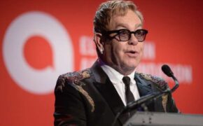 Danh ca Elton John bị ốm nặng, phải hủy diễn