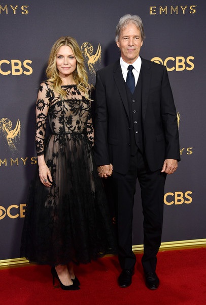  Michelle Pfeiffer sánh đôi bên chồng David E. Kelley 