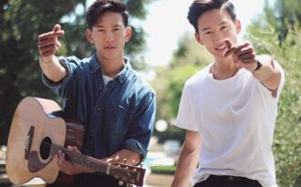 Cặp sinh đôi Việt – Thái cover “Em gái mưa” ngọt ngào