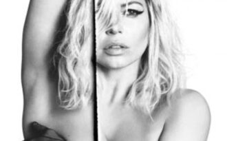 Vừa chia tay chồng, Fergie tung bộ ảnh “nude” gợi cảm