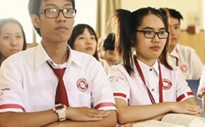 Cười nghiêng ngả với clip kỉ niệm của SV Ngoại thương