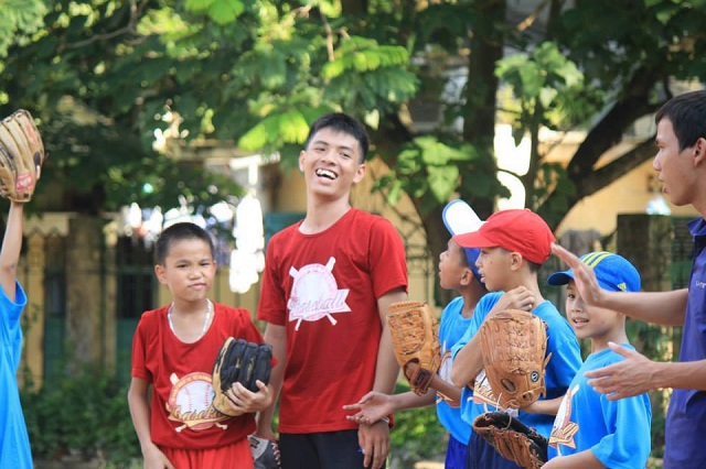  Bên cạnh niềm đam mê với trái bóng tròn, Giang Nam còn có khả năng chơi bóng chày tốt. 