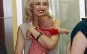 Gwen Stefani sành điệu bế con mới sinh ra phố