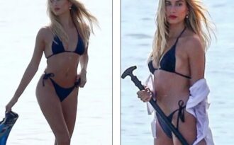 Vợ Justin Bieber diện áo tắm nuột nà trên biển