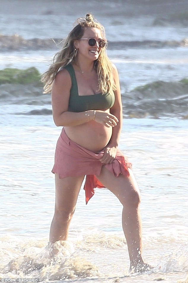  Hilary Duff thư giãn trên bãi biển Malibu cùng bạn trai Matthew Koma 