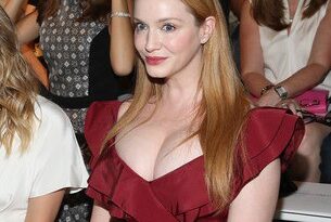 Minh tinh Hollywood khoe ngực khủng đi xem thời trang