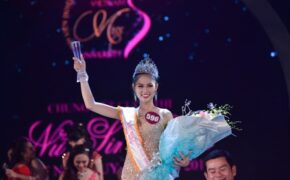 Tân Hoa khôi sinh viên VN duyên dáng là chủ nhân vương miện trị giá 800 triệu đồng