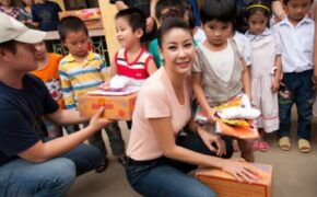 “Bà già” Thuý Nga cùng Hoa hậu Hà Kiều Anh chăm trẻ nghèo Tây Bắc